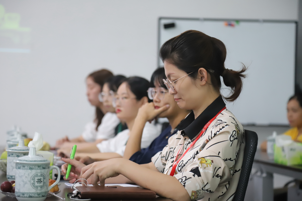 情滿(mǎn)中秋，共話(huà)未來(lái)。湘江電纜工會(huì)舉行中秋茶話(huà)會(huì)